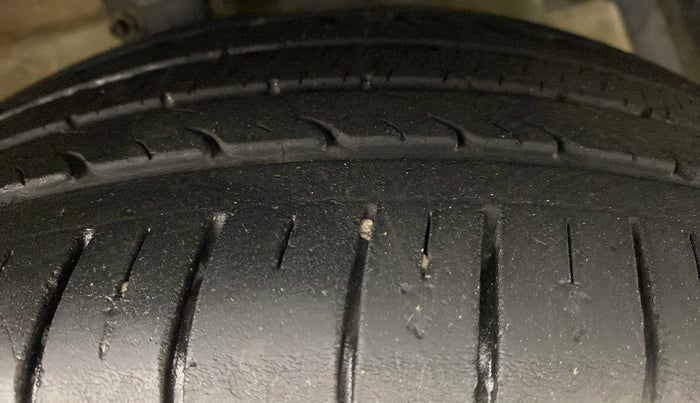 2018 Maruti Ciaz ALPHA 1.5 AT SHVS, Petrol, Automatic, 33,639 km, Right Front Tyre Tread