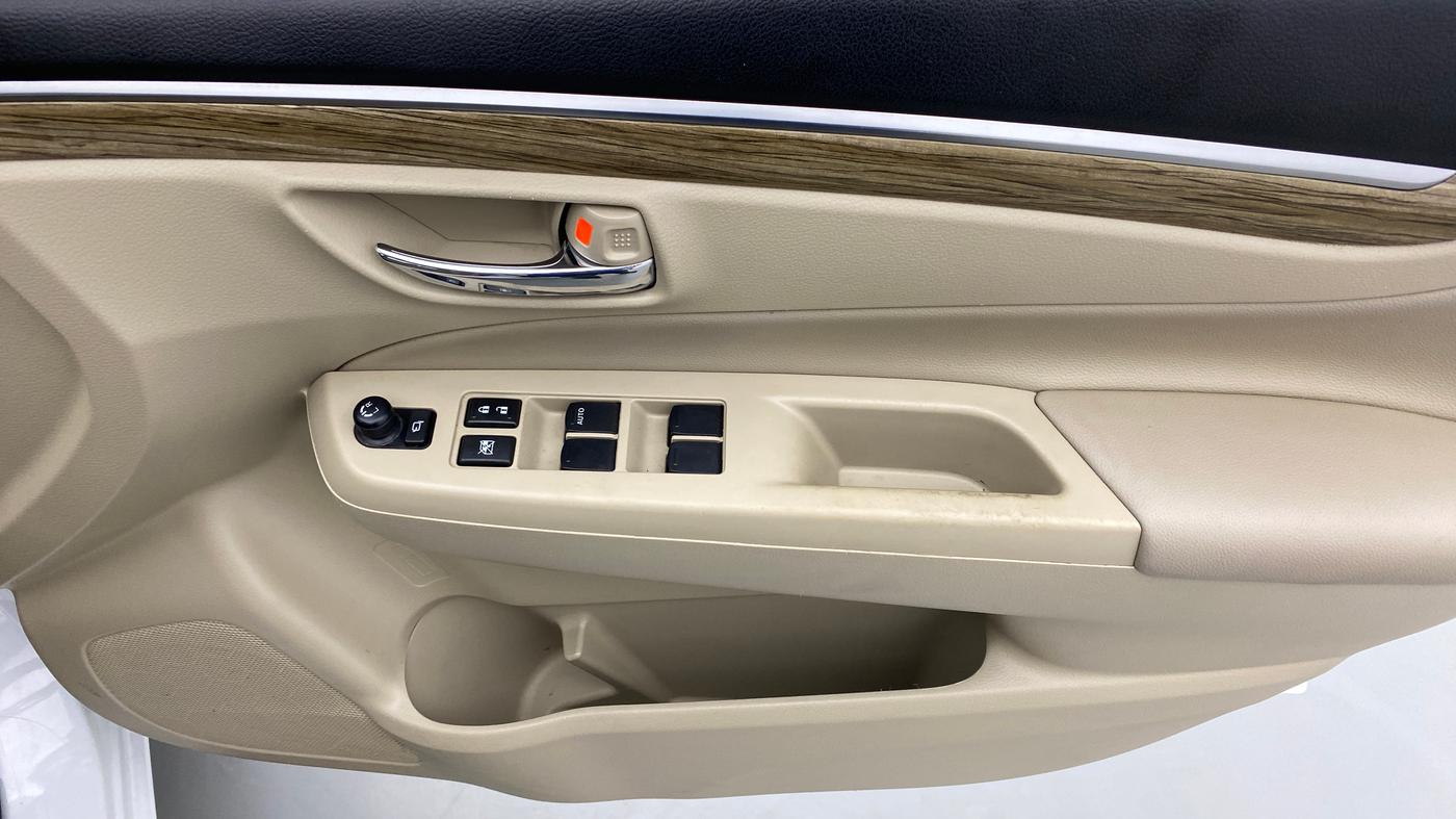 2018 Maruti Ciaz ALPHA 1.5 AT SHVS, Petrol, Automatic, 33,639 km, Driver Side Door Panels Control