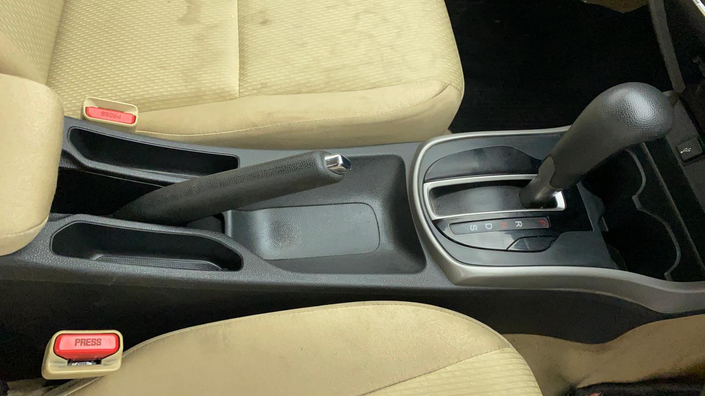 2017 Honda City V CVT, Petrol, Automatic, 43,462 km, Gear Lever