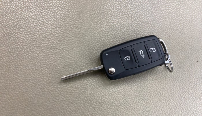 2016 Volkswagen Ameo TRENDLINE 1.2L, Petrol, Manual, 58,326 km, Key Close Up