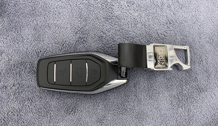 2020 Mahindra XUV500 W7 AT, Diesel, Automatic, 24,489 km, Key Close Up