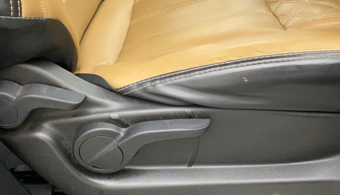 2020 Mahindra XUV500 W7 AT, Diesel, Automatic, 24,489 km, Driver Side Adjustment Panel