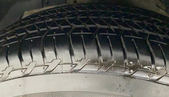 2020 Mahindra XUV500 W7 AT, Diesel, Automatic, 24,489 km, Left Front Tyre Tread