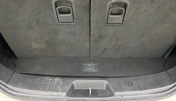 2020 Mahindra XUV500 W7 AT, Diesel, Automatic, 24,489 km, Boot Inside