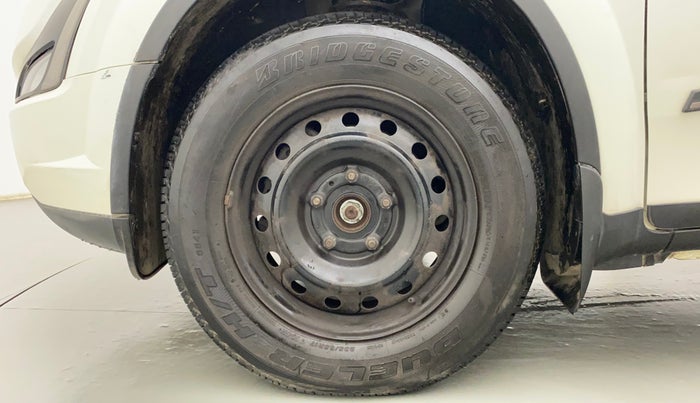 2020 Mahindra XUV500 W7 AT, Diesel, Automatic, 24,489 km, Left Front Wheel