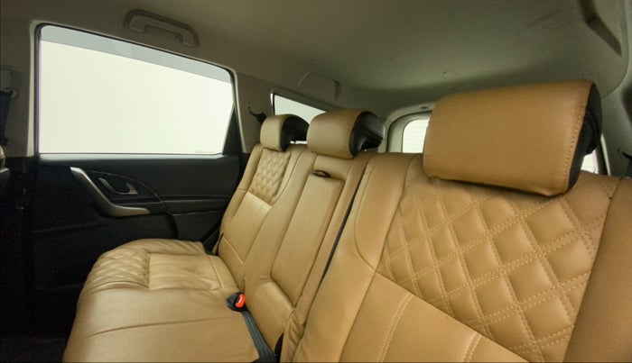 2020 Mahindra XUV500 W7 AT, Diesel, Automatic, 24,489 km, Right Side Rear Door Cabin