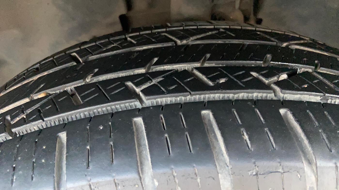 2021 Tata Harrier XZA PLUS 2.0L, Diesel, Automatic, 1,11,322 km, Left Front Tyre Tread