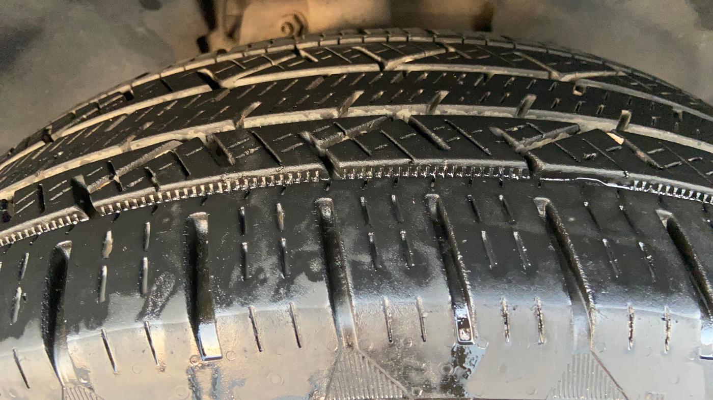 2021 Tata Harrier XZA PLUS 2.0L, Diesel, Automatic, 1,11,322 km, Right Front Tyre Tread