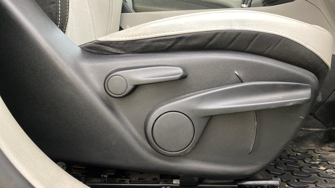 2021 Jeep Compass LONGITUDE (O) 1.4 PETROL DCT, Petrol, Automatic, 74,548 km, Driver Side Adjustment Panel