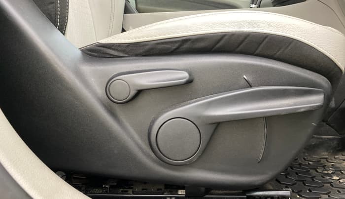 2021 Jeep Compass LONGITUDE (O) 1.4 PETROL DCT, Petrol, Automatic, 74,548 km, Driver Side Adjustment Panel