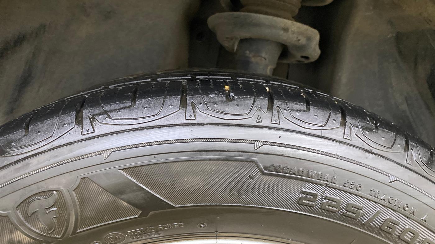 2021 Jeep Compass LONGITUDE (O) 1.4 PETROL DCT, Petrol, Automatic, 74,548 km, Left Rear Tyre Tread