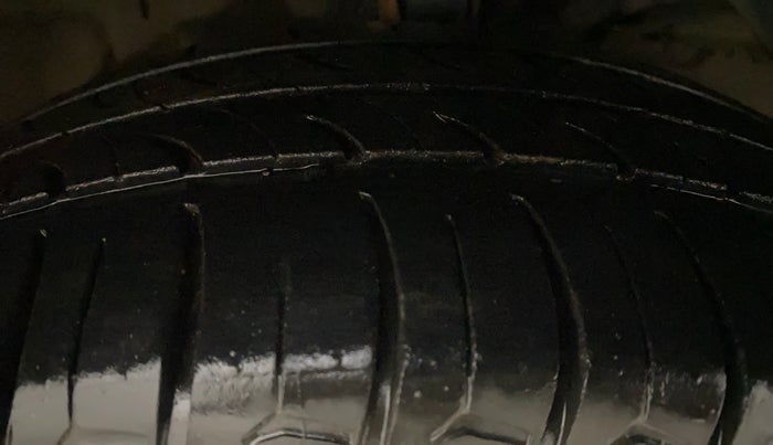 2021 Maruti XL6 ZETA AT, Petrol, Automatic, 80,803 km, Right Front Tyre Tread