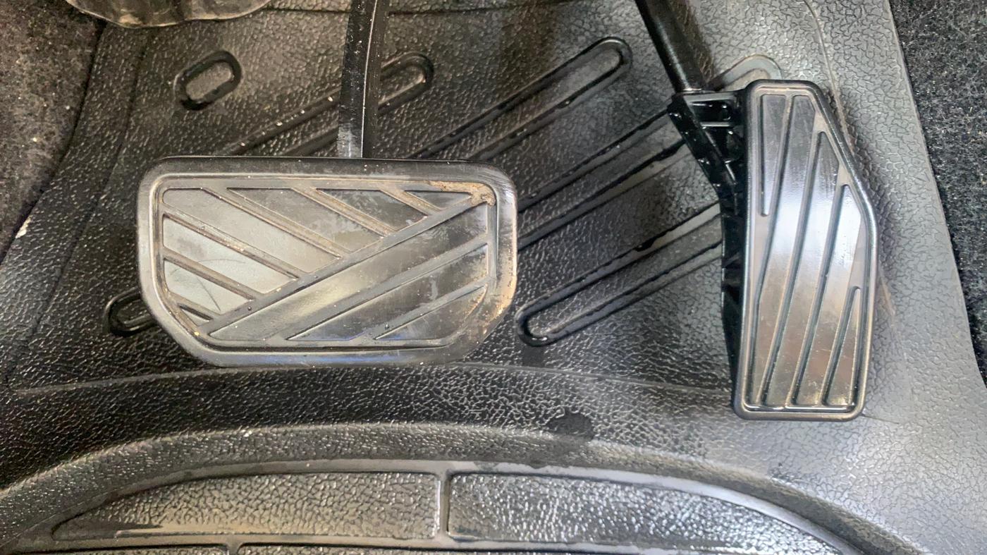 2021 Maruti XL6 ZETA AT, Petrol, Automatic, 80,867 km, Pedals