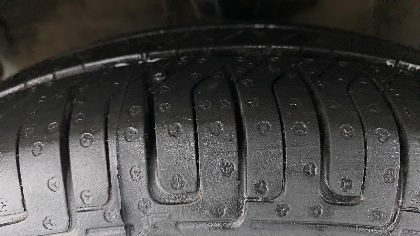 2009 Hyundai i10 SPORTZ 1.2 AT, Petrol, Automatic, 49,891 km, Left Front Tyre Tread
