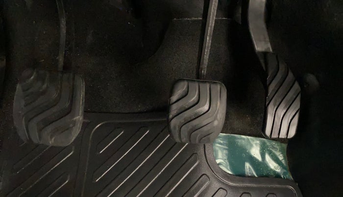 2024 Nissan MAGNITE XV PREMIUM, Petrol, Manual, 39,564 km, Pedals