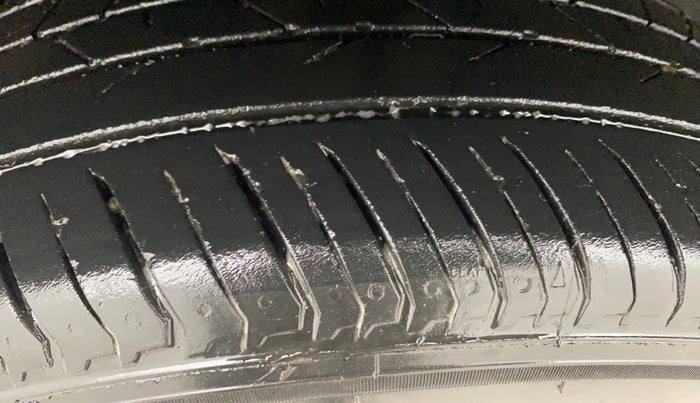 2024 Nissan MAGNITE XV PREMIUM, Petrol, Manual, 39,564 km, Right Rear Tyre Tread