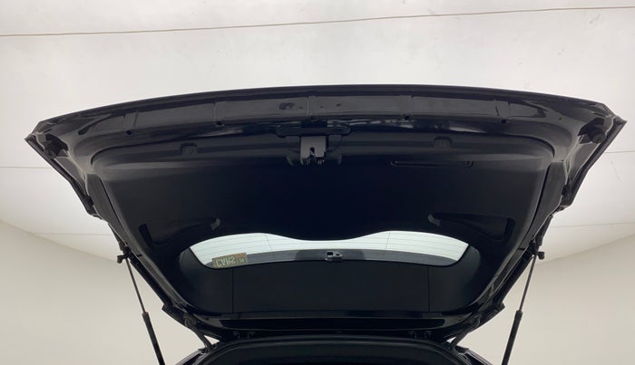 2022 Tata Safari XZA PLUS DARK EDITION, Diesel, Automatic, 36,986 km, Boot Door Open