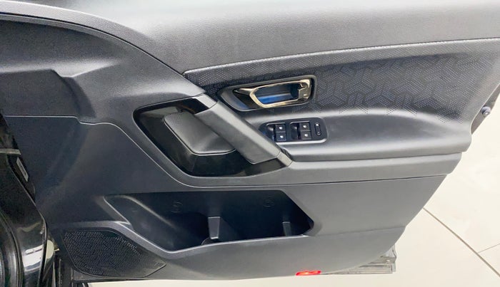 2022 Tata Safari XZA PLUS DARK EDITION, Diesel, Automatic, 36,986 km, Driver Side Door Panels Control