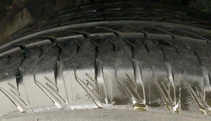 2022 Tata Safari XZA PLUS DARK EDITION, Diesel, Automatic, 36,986 km, Right Front Tyre Tread