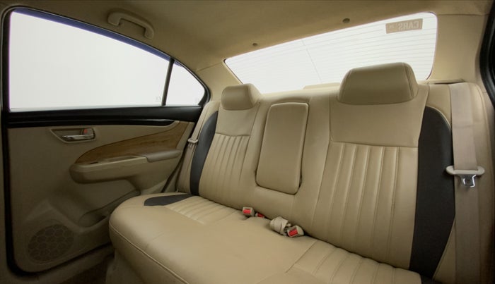 2014 Maruti Ciaz VDI, Diesel, Manual, 94,028 km, Right Side Rear Door Cabin