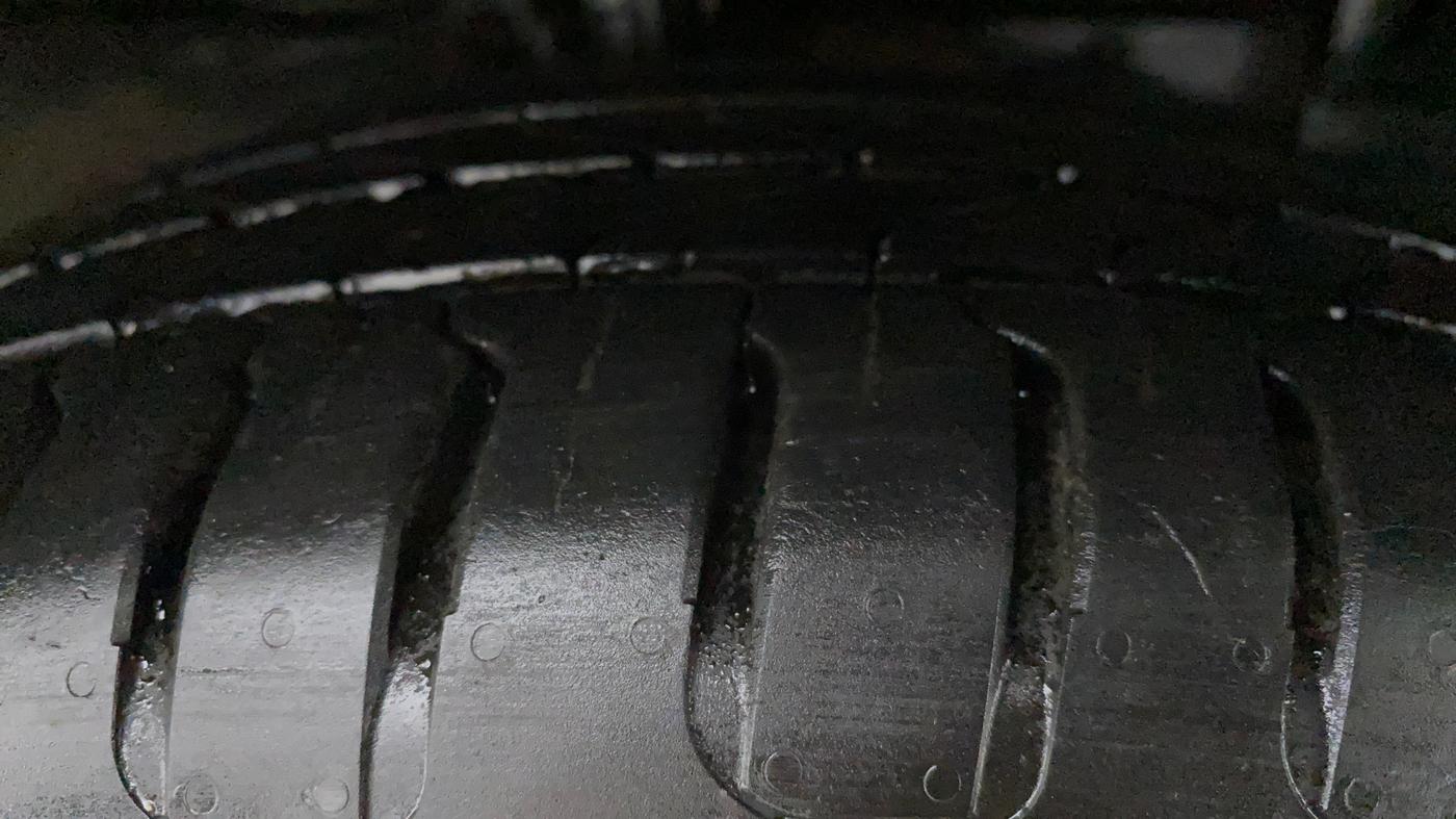 2014 Maruti Ciaz VDI, Diesel, Manual, 94,028 km, Right Front Tyre Tread