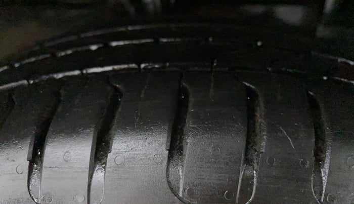 2014 Maruti Ciaz VDI, Diesel, Manual, 94,028 km, Right Front Tyre Tread