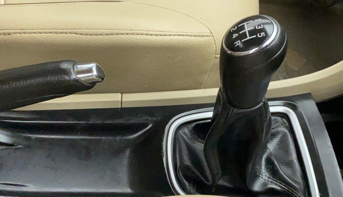 2014 Maruti Ciaz VDI, Diesel, Manual, 94,028 km, Gear Lever