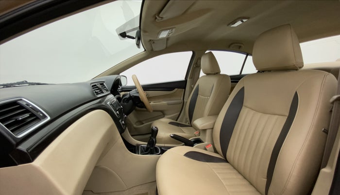 2014 Maruti Ciaz VDI, Diesel, Manual, 94,028 km, Right Side Front Door Cabin