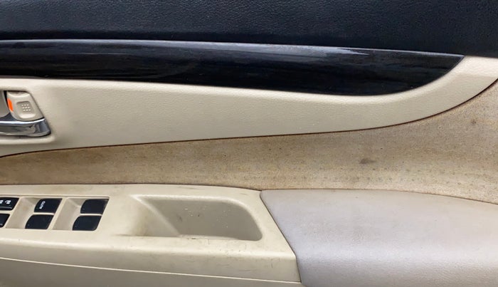 2014 Maruti Ciaz VDI, Diesel, Manual, 94,028 km, Driver-side door - Trim has minor damage