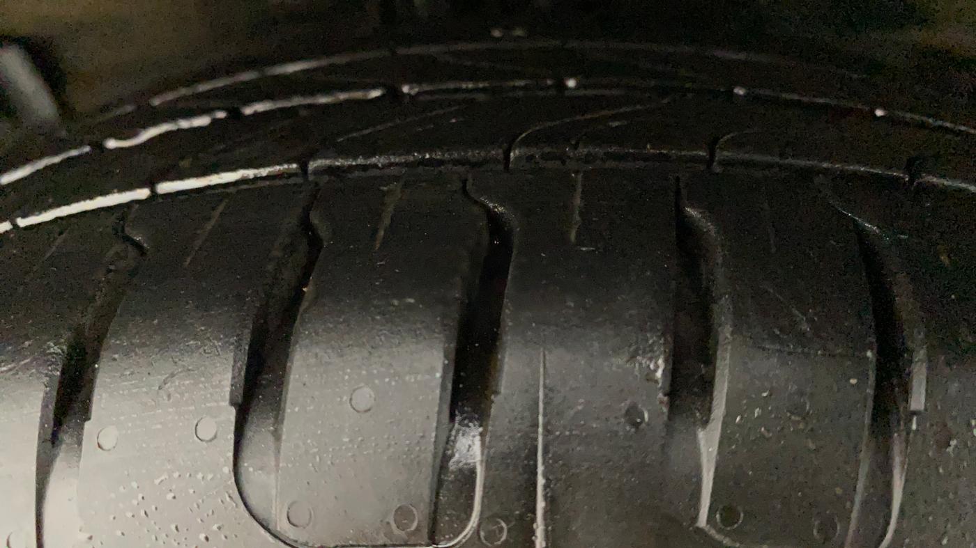 2014 Maruti Ciaz VDI, Diesel, Manual, 94,028 km, Left Front Tyre Tread