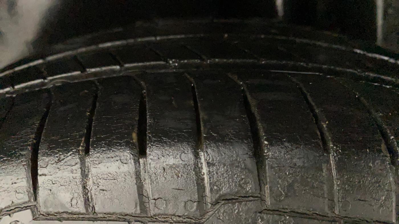 2014 Maruti Ciaz VDI, Diesel, Manual, 94,028 km, Left Rear Tyre Tread