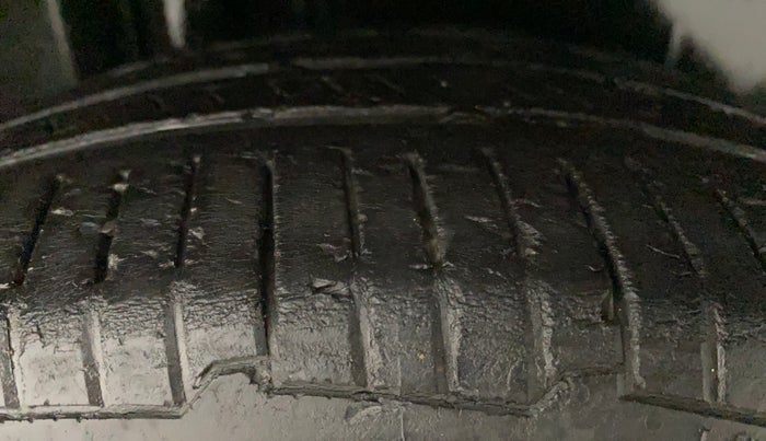 2014 Maruti Ciaz VDI, Diesel, Manual, 94,028 km, Right Rear Tyre Tread