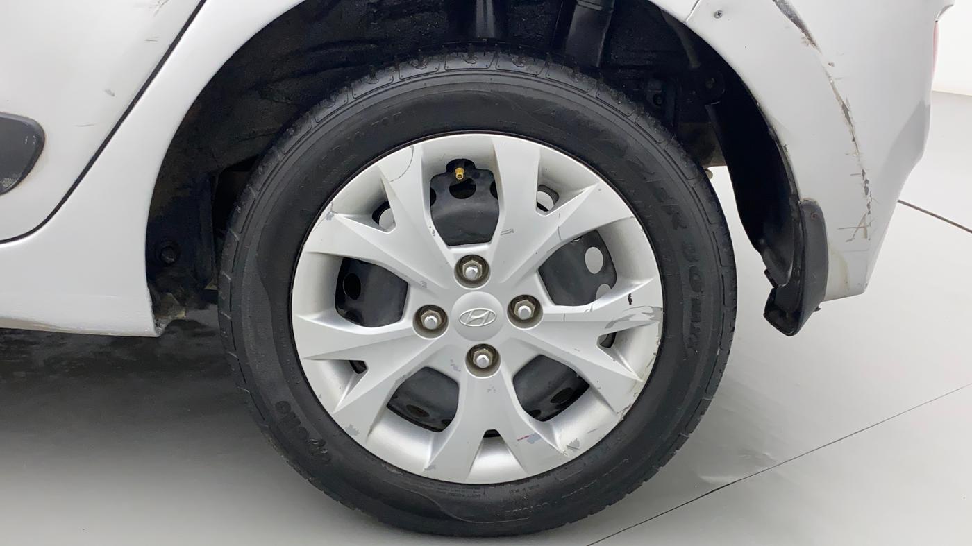 2013 Hyundai Grand i10 SPORTZ 1.2 KAPPA VTVT, Petrol, Manual, 1,00,490 km, Left Rear Wheel