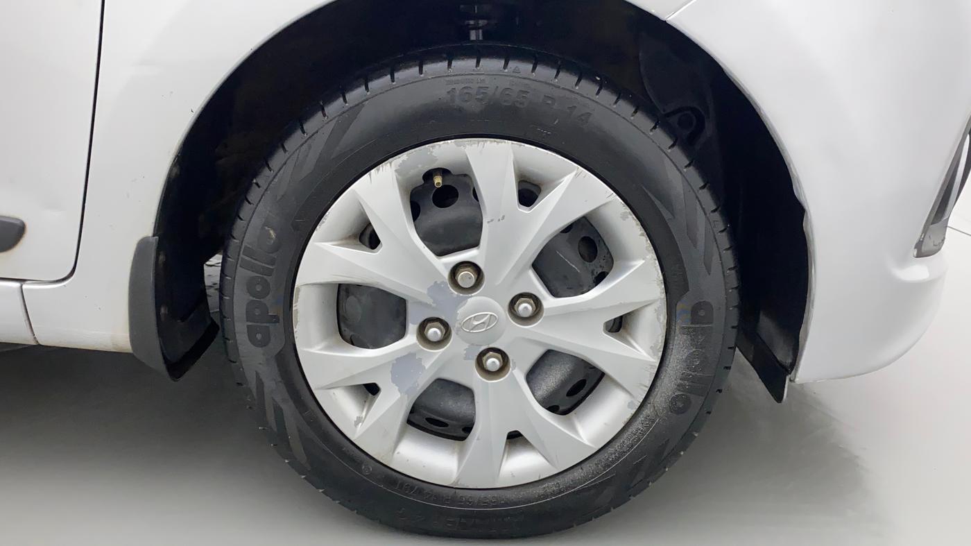 2013 Hyundai Grand i10 SPORTZ 1.2 KAPPA VTVT, Petrol, Manual, 1,00,490 km, Right Front Wheel
