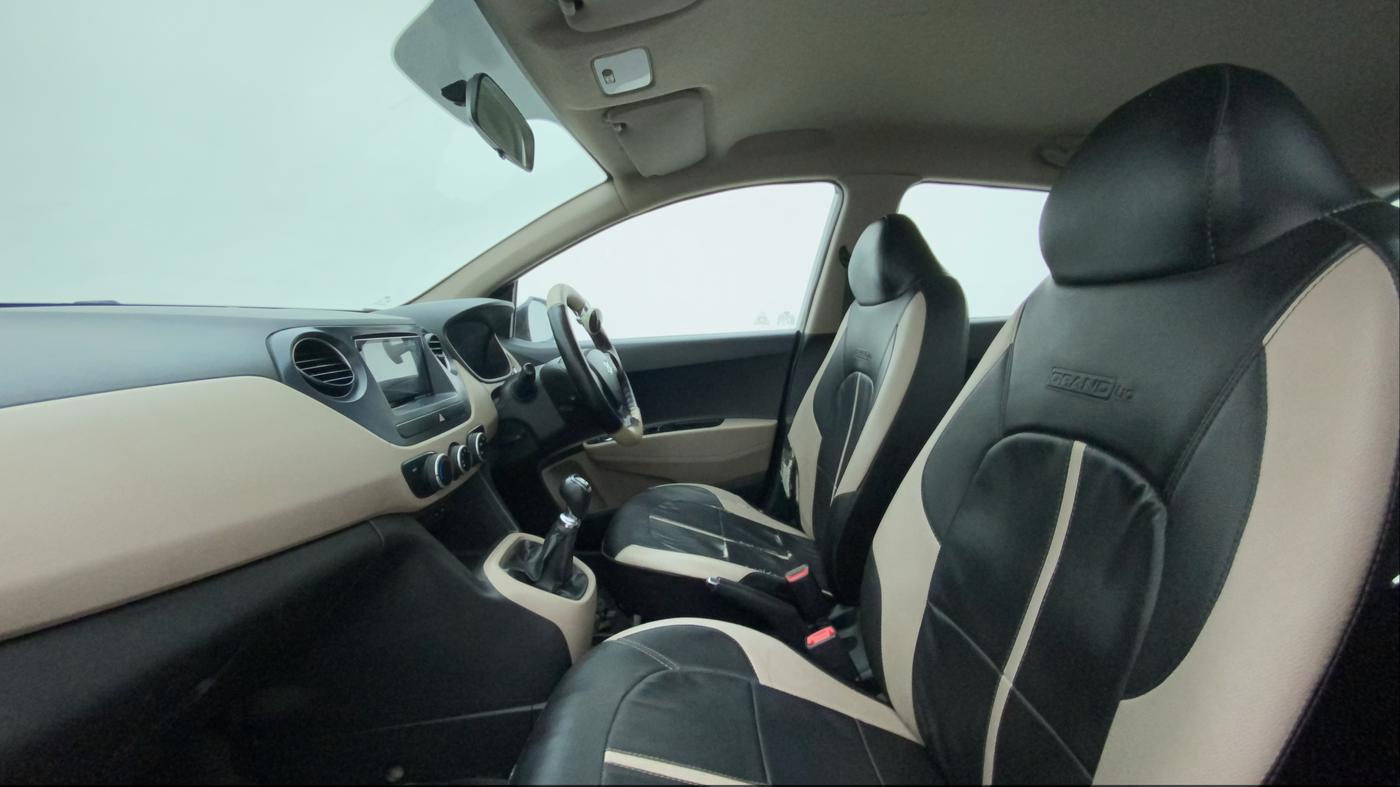 2013 Hyundai Grand i10 SPORTZ 1.2 KAPPA VTVT, Petrol, Manual, 1,00,490 km, Right Side Front Door Cabin