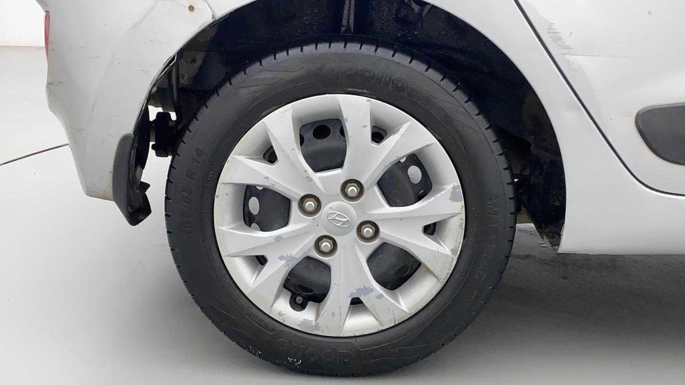 2013 Hyundai Grand i10 SPORTZ 1.2 KAPPA VTVT, Petrol, Manual, 1,00,490 km, Right Rear Wheel