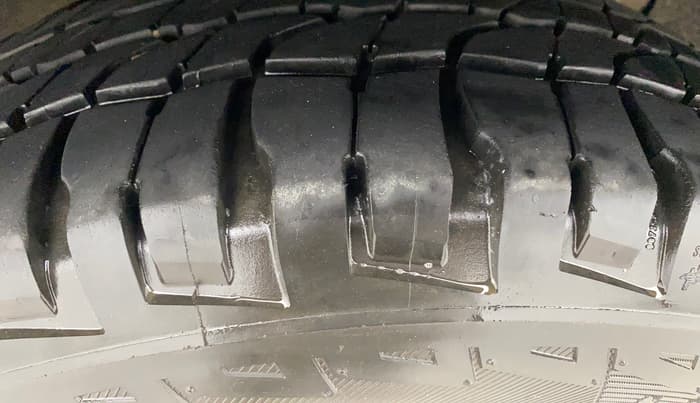 2014 Honda CRV 2.0L I-VTEC 2WD AT, Petrol, Automatic, 1,30,612 km, Right Rear Tyre Tread