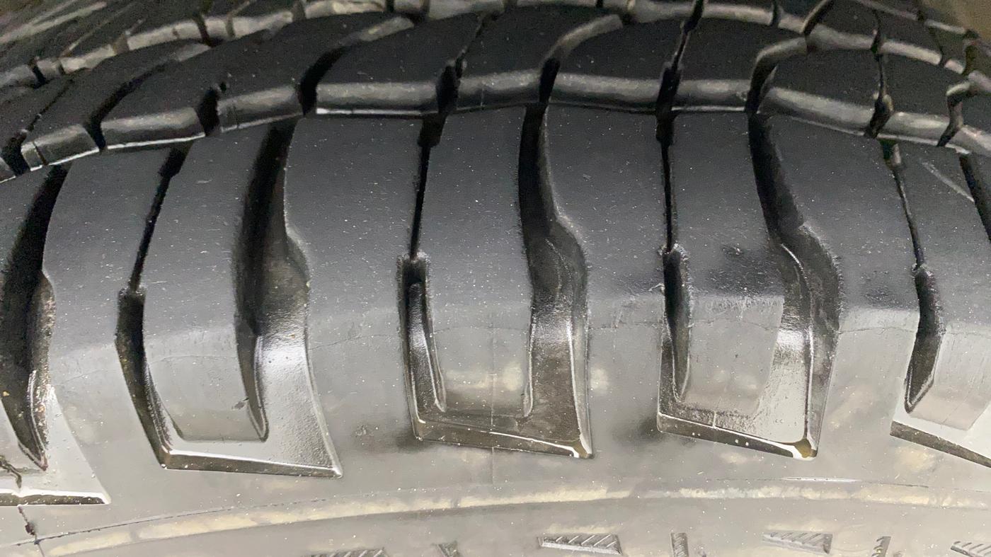 2014 Honda CRV 2.0L I-VTEC 2WD AT, Petrol, Automatic, 1,30,612 km, Right Front Tyre Tread