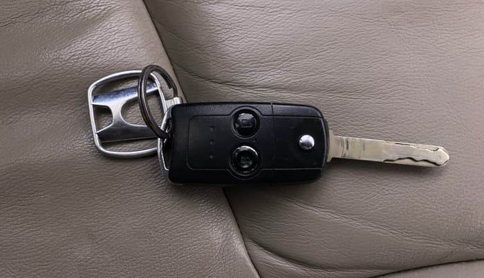 2014 Honda CRV 2.0L I-VTEC 2WD AT, Petrol, Automatic, 1,30,612 km, Key Close Up