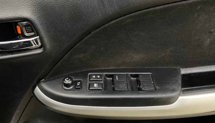 2016 Maruti Baleno ALPHA PETROL 1.2, Petrol, Manual, 77,553 km, Driver Side Door Panels Control