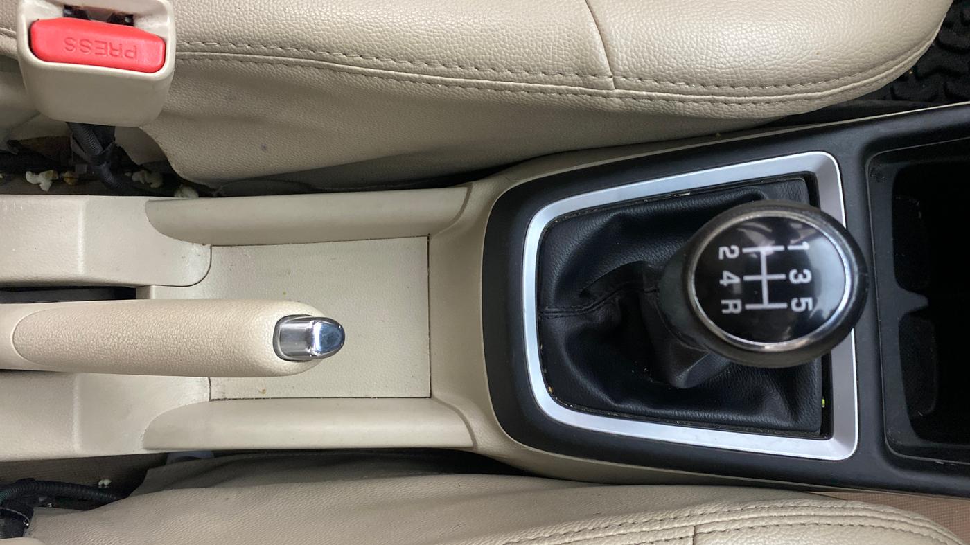 2023 Maruti Dzire ZXI, Petrol, Manual, 1,13,468 km, Gear Lever