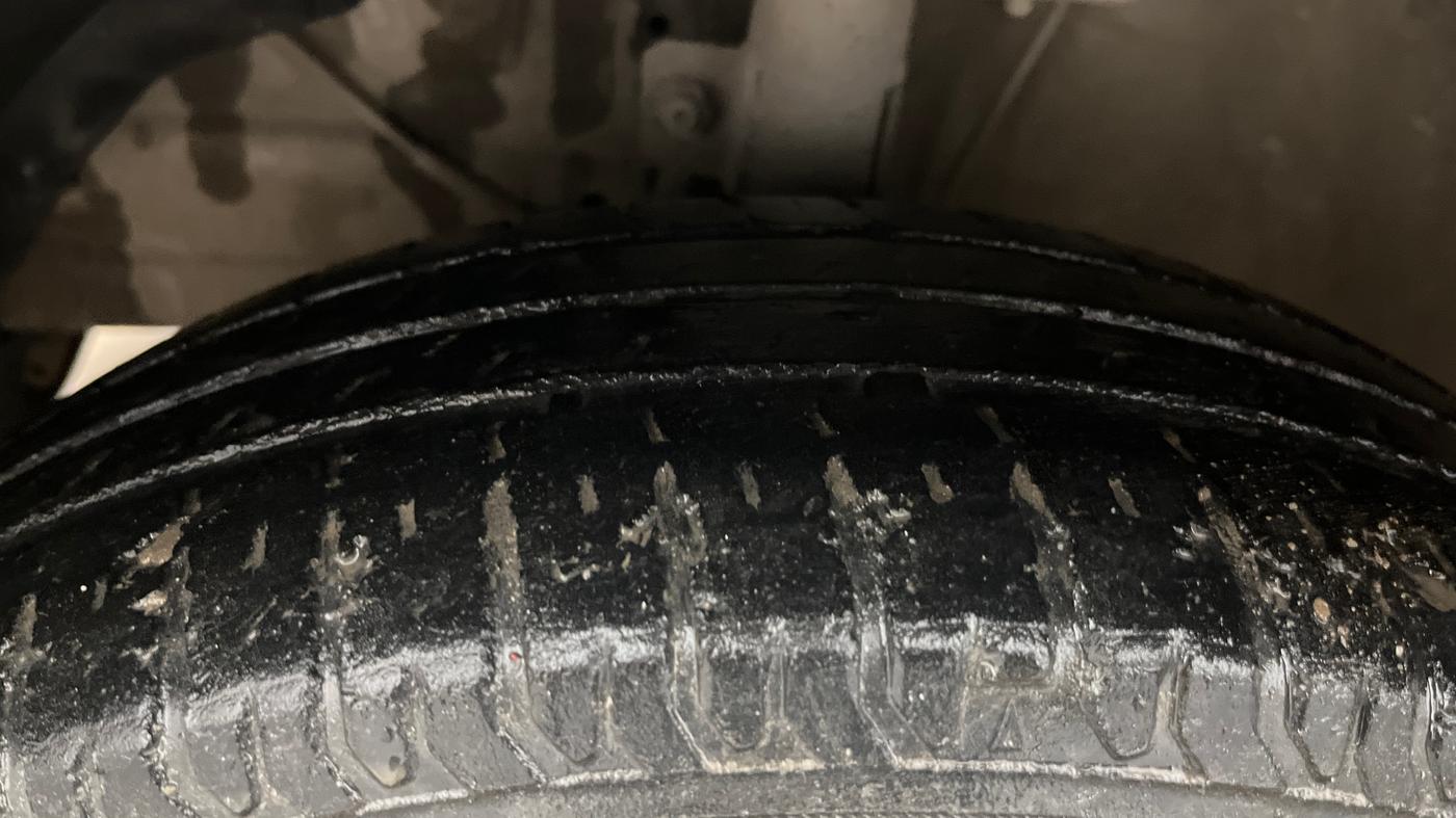 2019 Maruti Ertiga VXI SHVS, Petrol, Manual, 35,546 km, Left Front Tyre Tread
