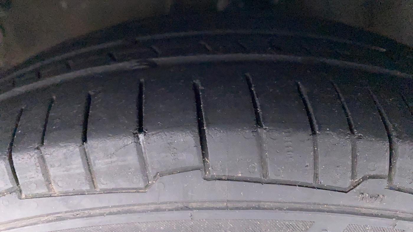 2012 Hyundai i10 MAGNA 1.2 KAPPA2, Petrol, Manual, 66,996 km, Left Front Tyre Tread