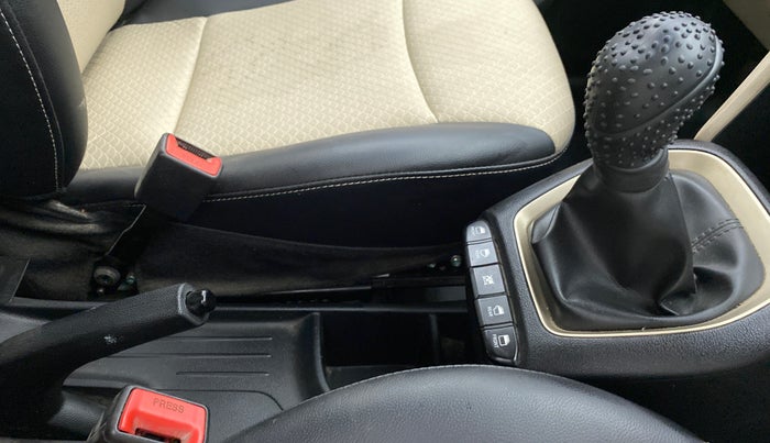 2018 Hyundai NEW SANTRO SPORTZ 1.1, CNG, Manual, 38,162 km, Gear Lever