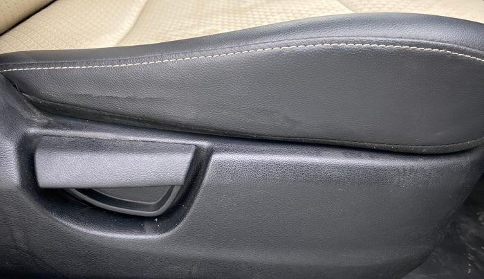 2018 Hyundai NEW SANTRO SPORTZ 1.1, CNG, Manual, 38,162 km, Driver Side Adjustment Panel