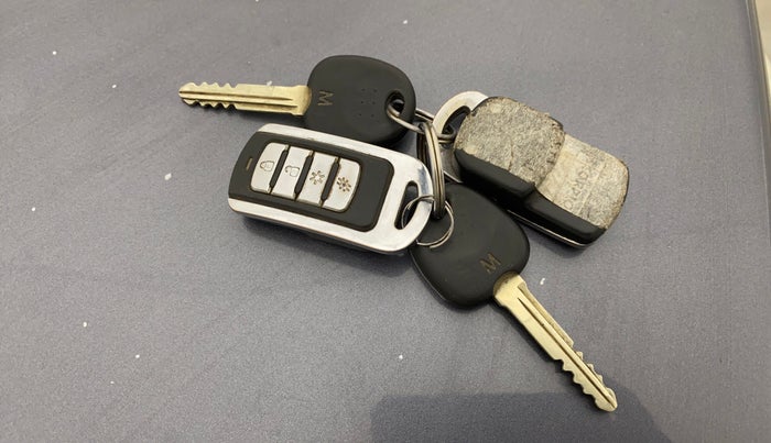 2018 Hyundai Eon MAGNA +, Petrol, Manual, 68,625 km, Key Close Up