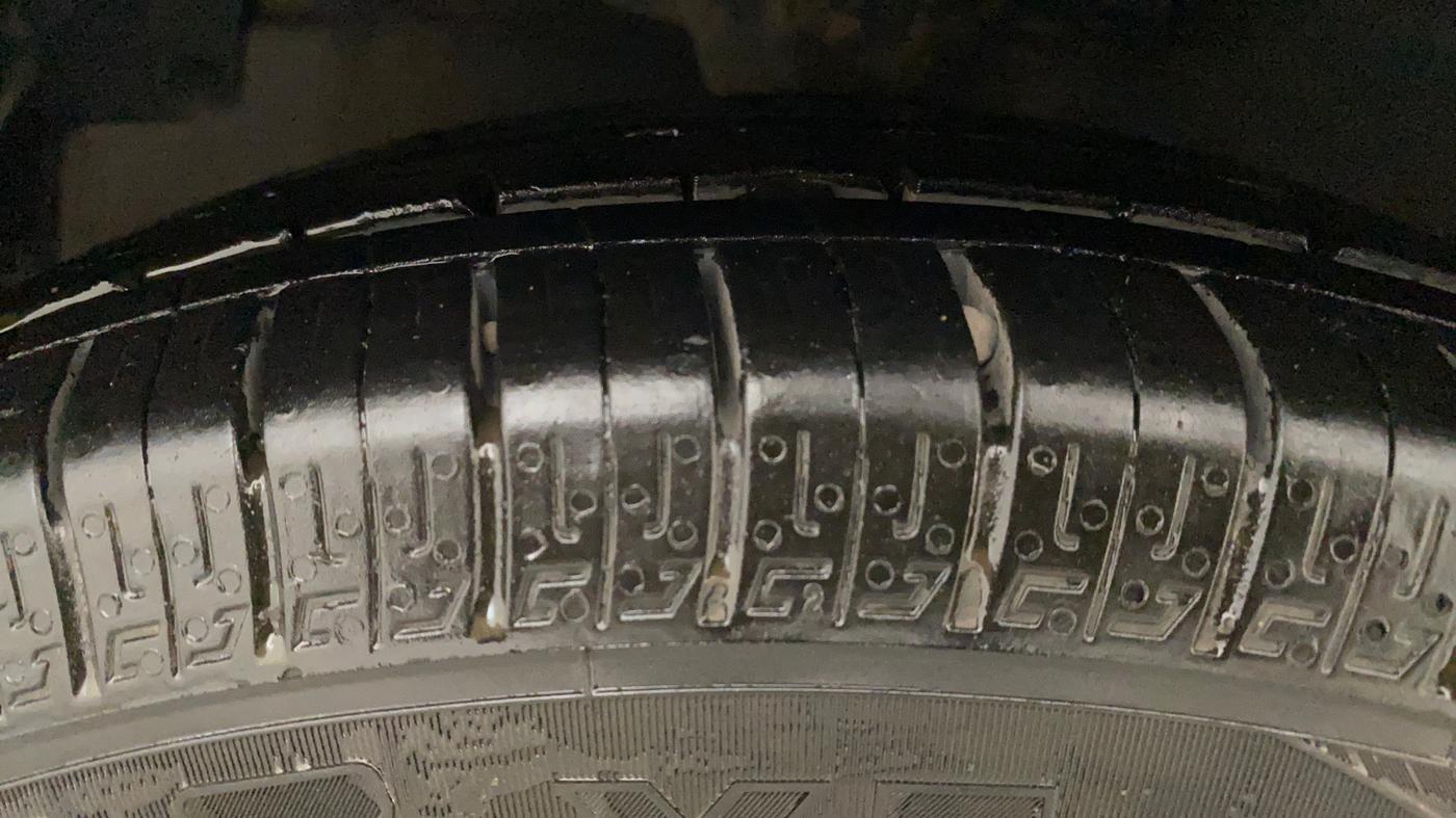2018 Hyundai Eon MAGNA +, Petrol, Manual, 68,625 km, Left Front Tyre Tread