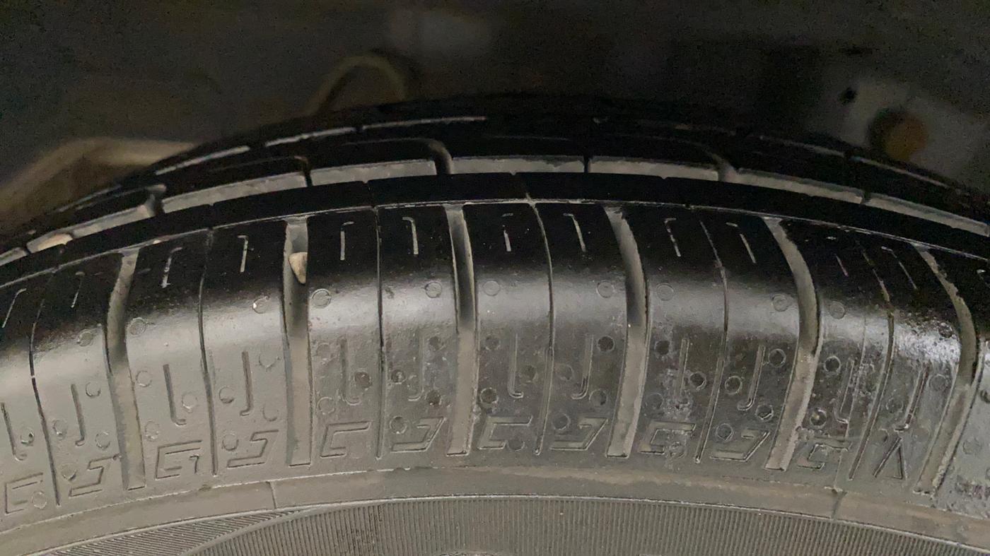 2018 Hyundai Eon MAGNA +, Petrol, Manual, 68,625 km, Right Rear Tyre Tread