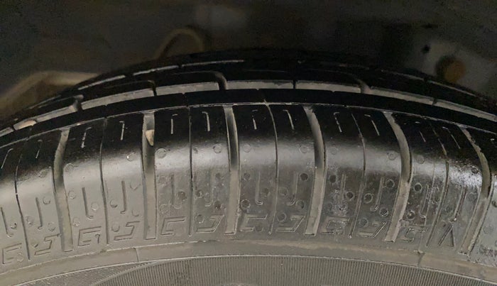 2018 Hyundai Eon MAGNA +, Petrol, Manual, 68,625 km, Right Rear Tyre Tread