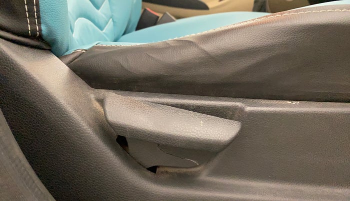 2018 Hyundai Eon MAGNA +, Petrol, Manual, 68,625 km, Driver Side Adjustment Panel